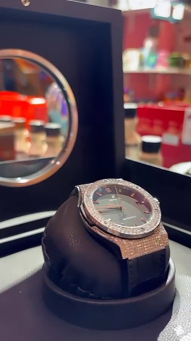 Post 10 by MIAMI SHOP on Instagram (video)
