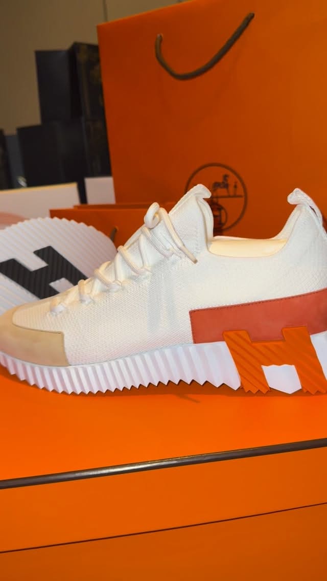 Post 4 by MIAMI SHOP on Instagram (video)