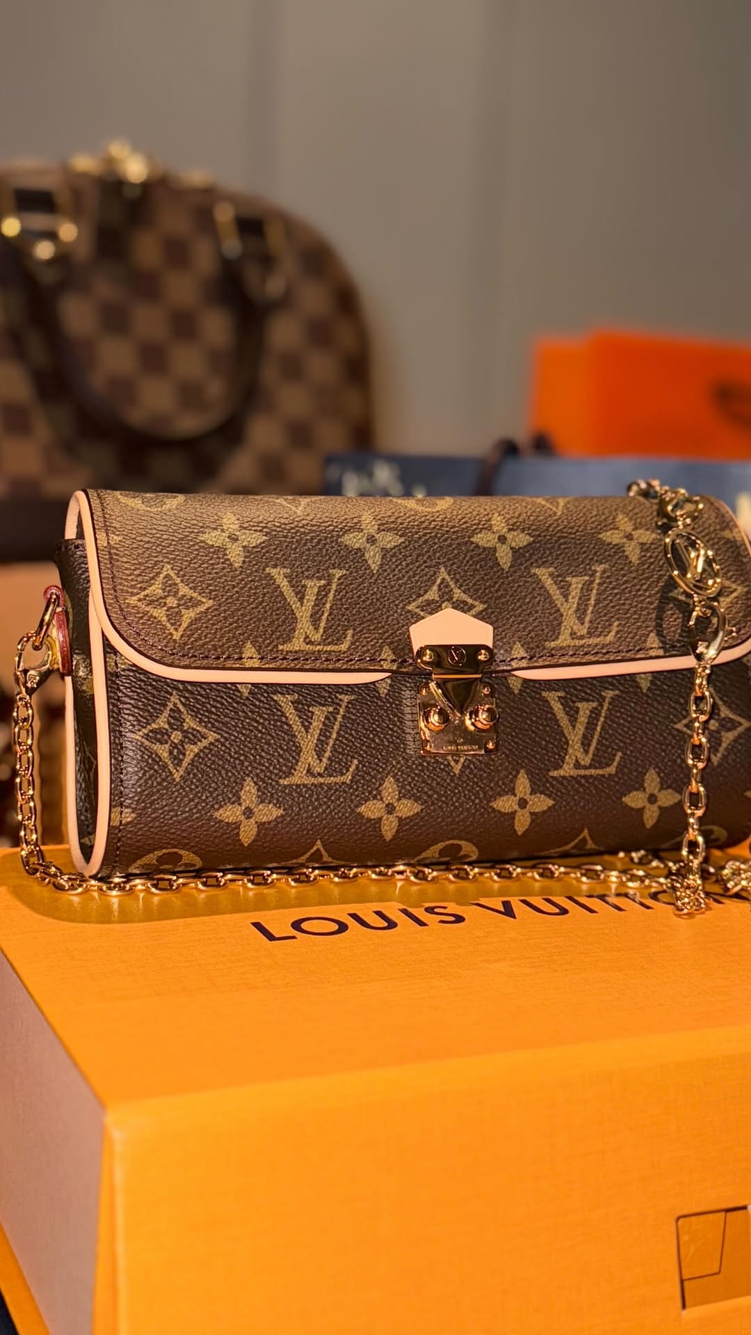 Post 5 by MIAMI SHOP on Instagram (video)