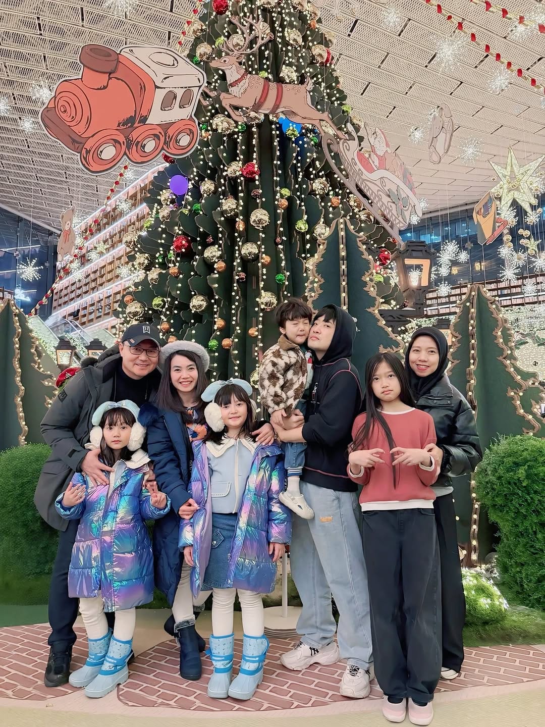 Post 8 by Seoul~~Founder Of LNB Group on Instagram (carousel)