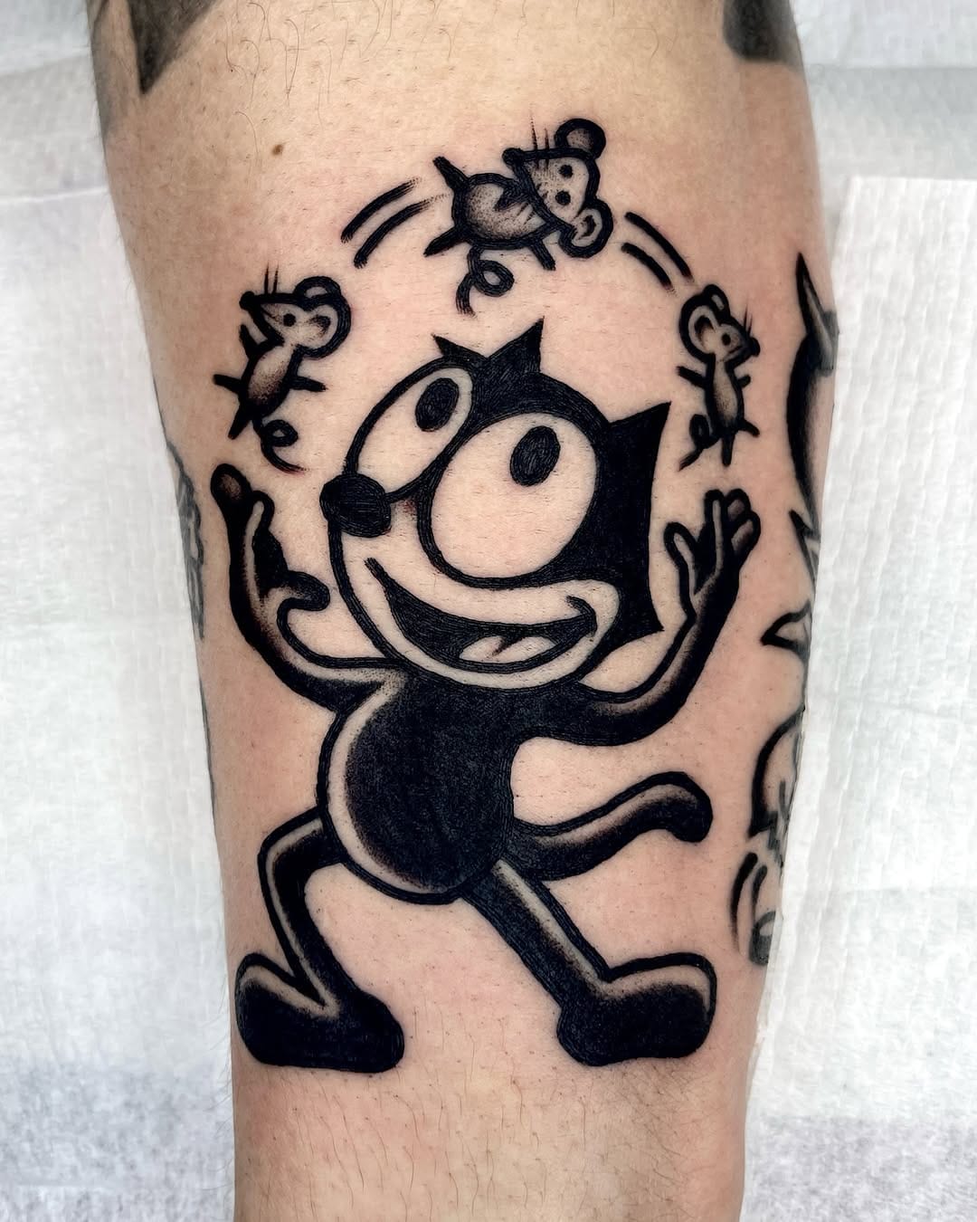 Post 2 by 올드스쿨타투 인천타투 traditionaltattoo 선한 on Instagram (carousel)