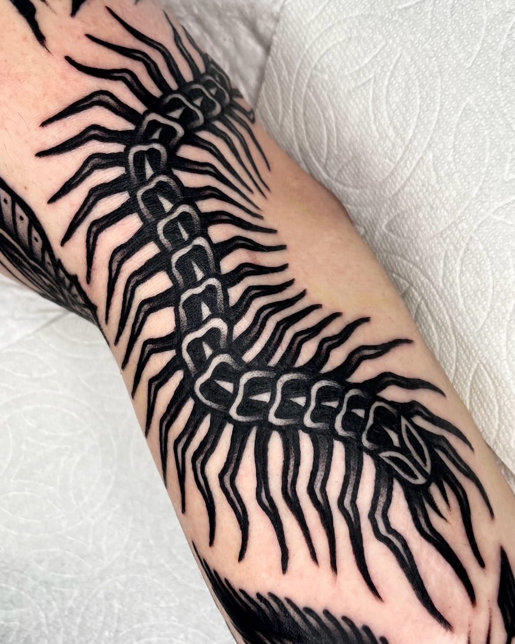 Post 6 by 올드스쿨타투 인천타투 traditionaltattoo 선한 on Instagram (carousel)
