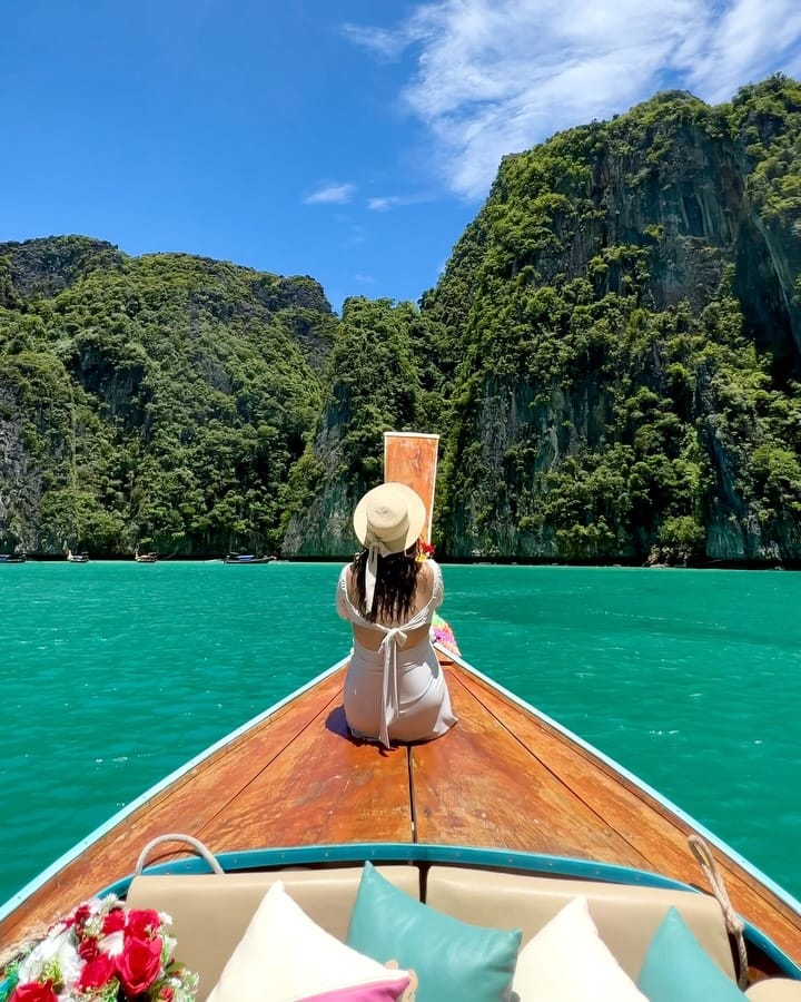 Post 1 by 일상 여행가, 지은(Jieun) / 여행 | 팝업 | 카페 | 숙소 | 전시 on Instagram (carousel)