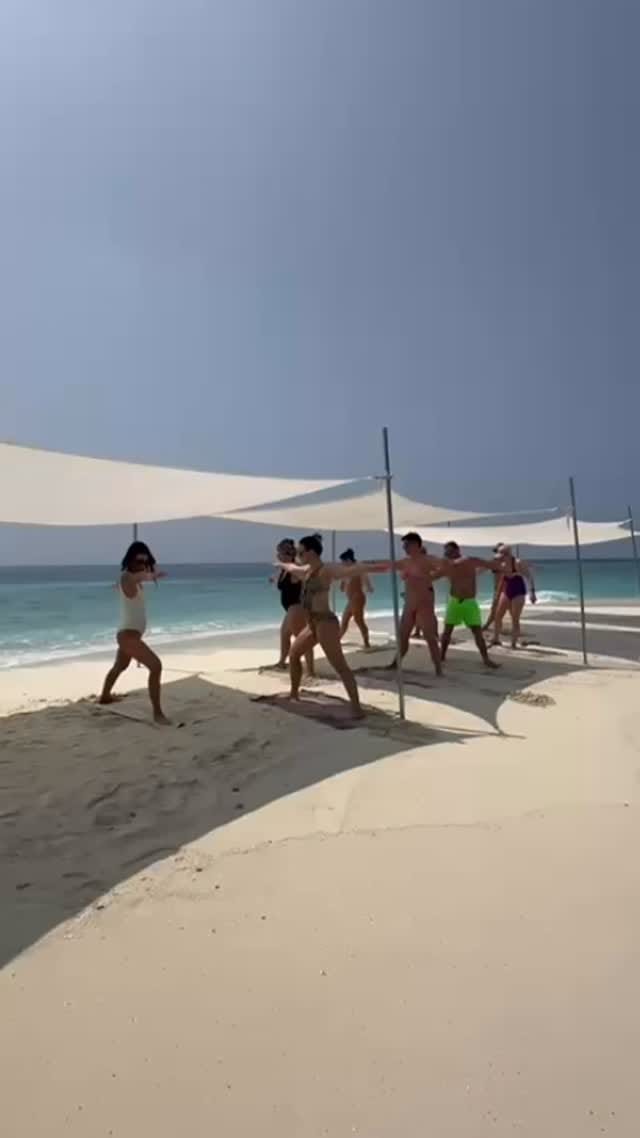 Post 3 by Yoga con Olivia Ratkai on Instagram (video)