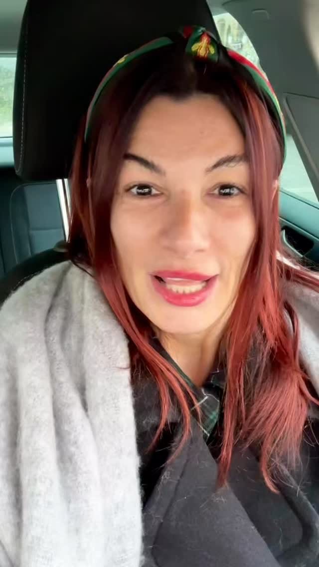 Post 6 by Yoga con Olivia Ratkai on Instagram (video)