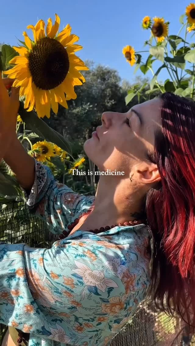 Post 10 by Yoga con Olivia Ratkai on Instagram (video)