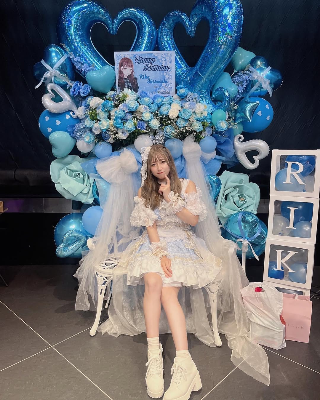 Post 8 by りーり😈💎 on Instagram (carousel)