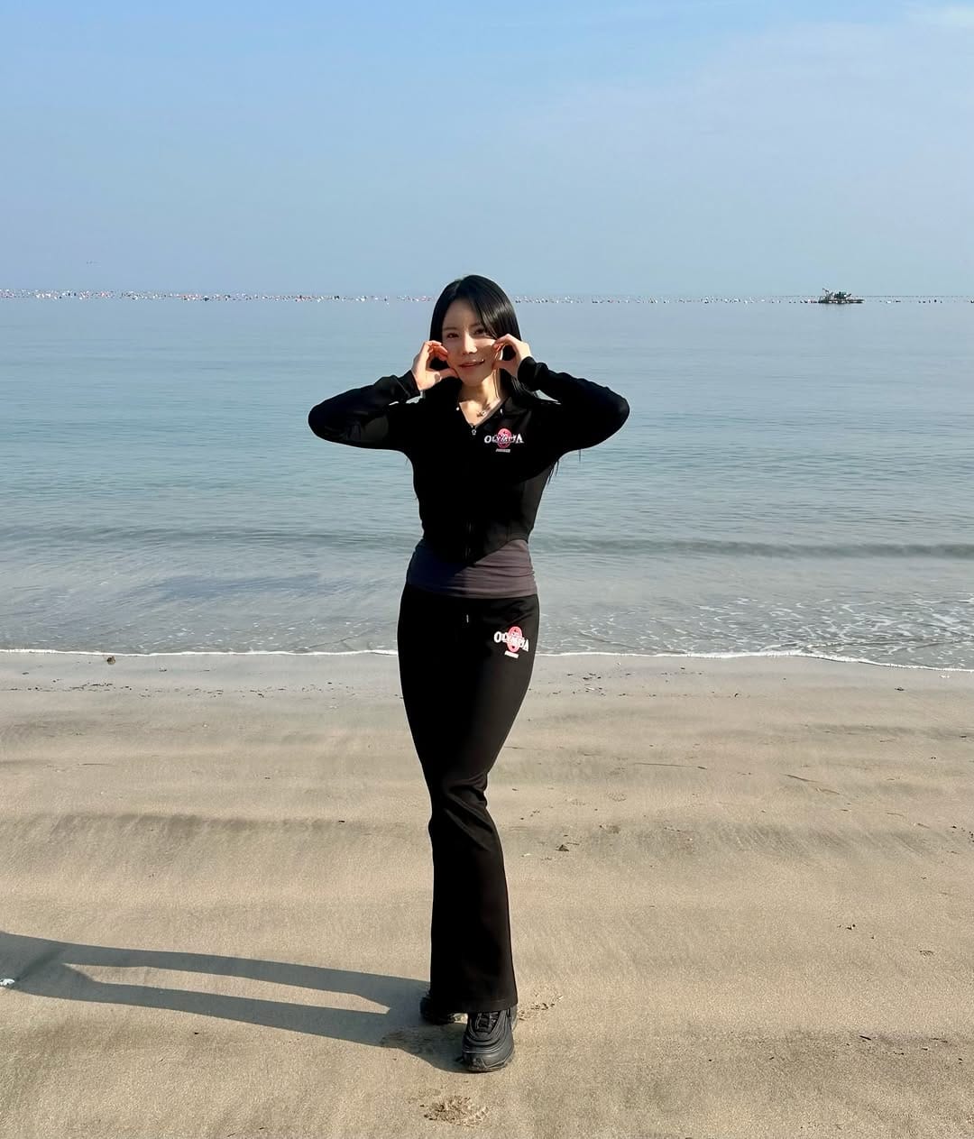 Post 1 by 김민아 🇰🇷IFBB BIKINI PRO l KimMinA on Instagram (carousel)