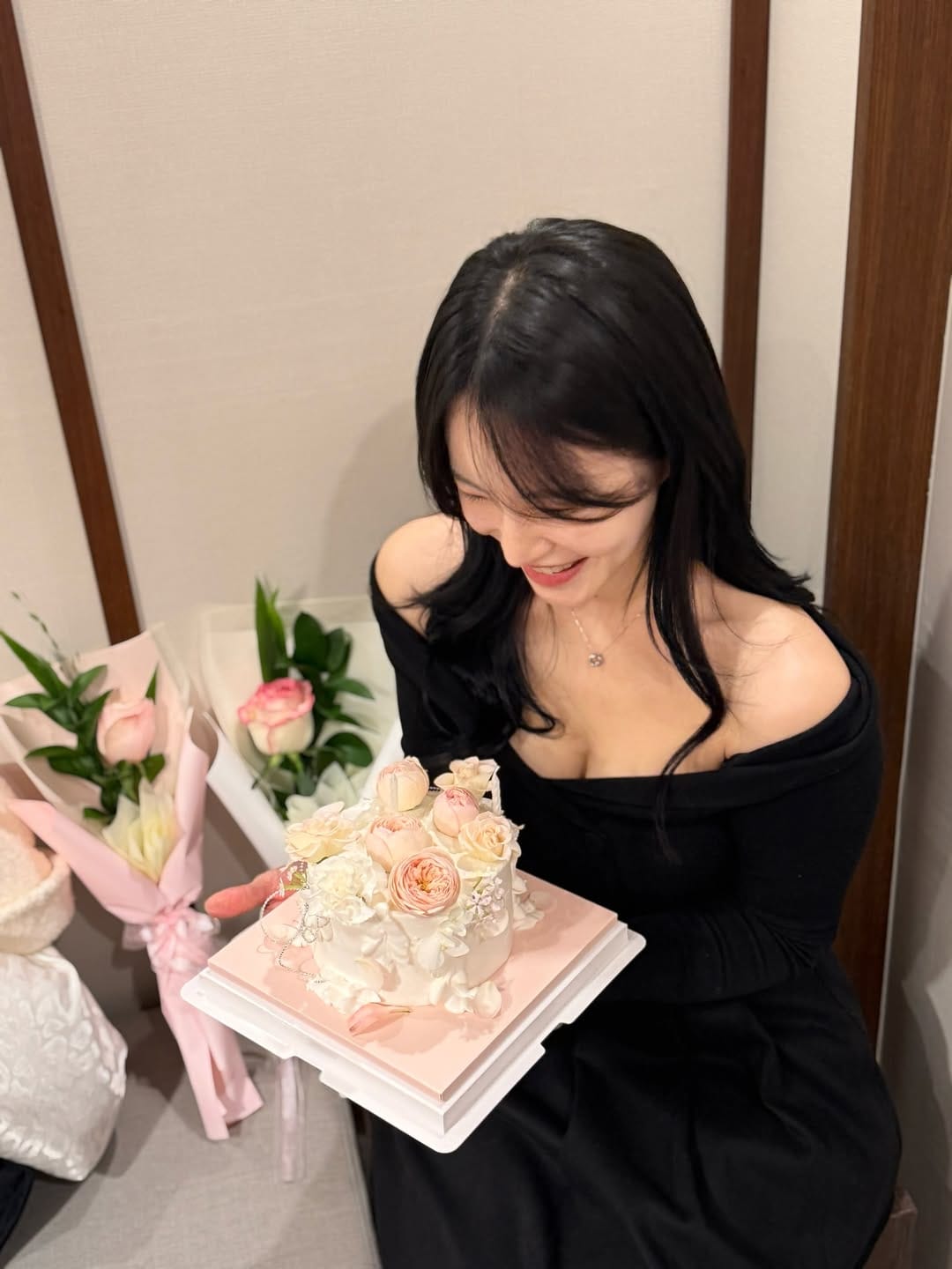 Post 5 by 김민아 🇰🇷IFBB BIKINI PRO l KimMinA on Instagram (carousel)