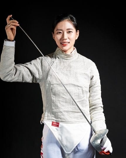 Post 10 by 펜싱 김지연 on Instagram (carousel)