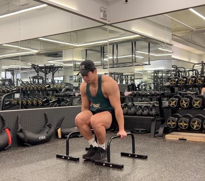Post 2 by 김승운(근육맨김승운)💪🇰🇷 on Instagram (carousel)