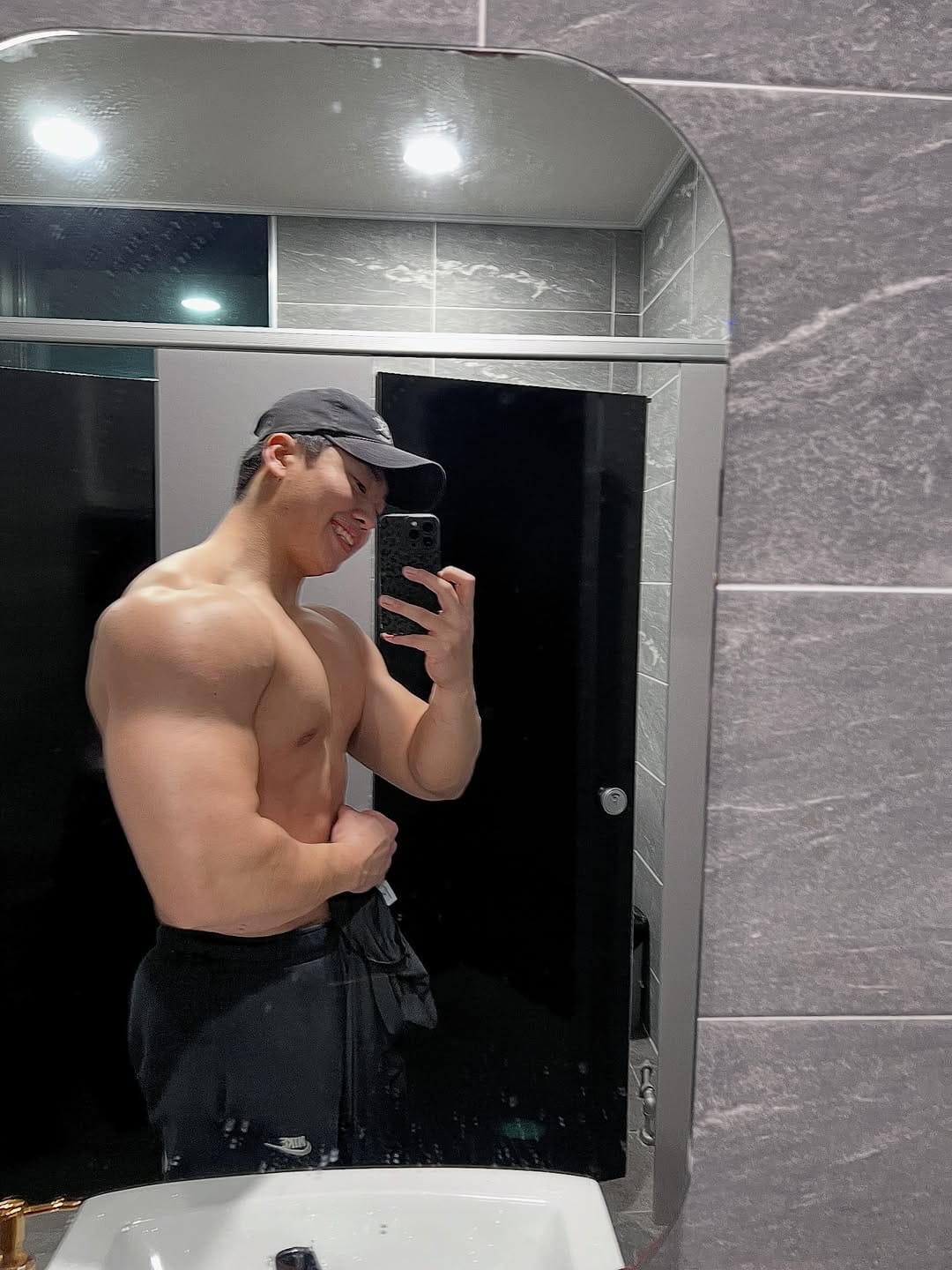Post 6 by 김승운(근육맨김승운)💪🇰🇷 on Instagram (carousel)