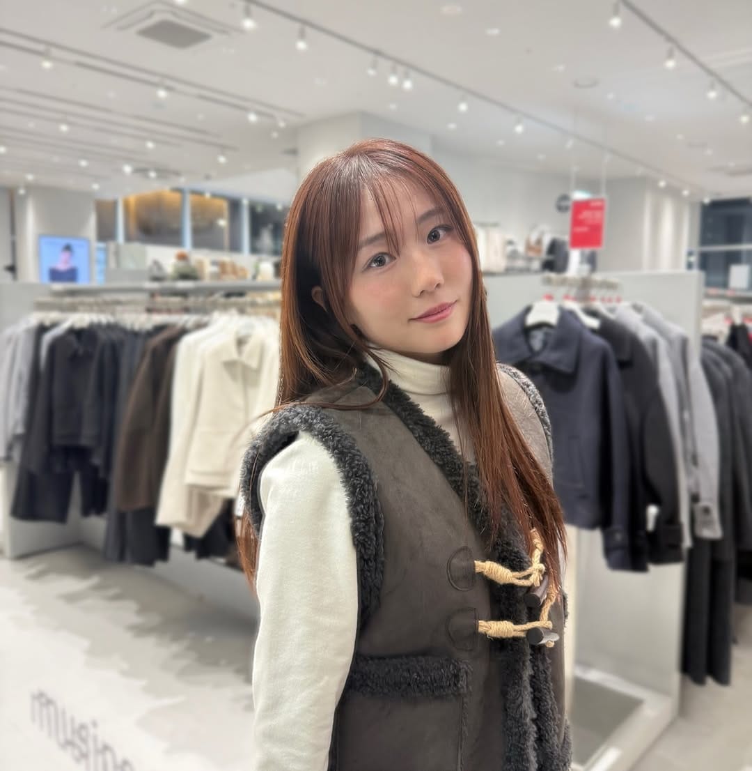 Post 5 by 박소현 *Park Sohyun* on Instagram (carousel)