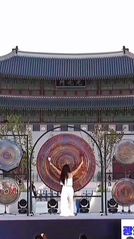 Post 9 by Isabel Kwak Yoga | Resonance Flow | Gong & Soundbath Leader on Instagram (video)