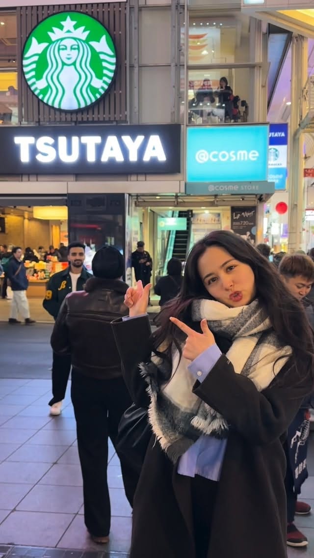 Post 4 by 윤수연 , Soo Yeon Yun on Instagram (video)
