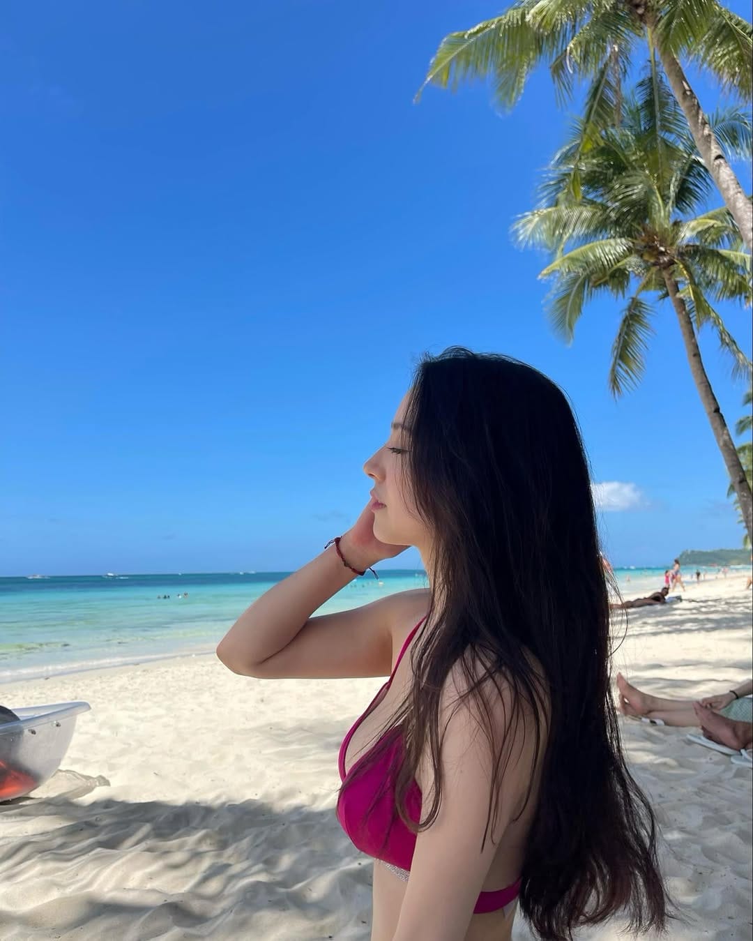 Post 10 by 윤수연 , Soo Yeon Yun on Instagram (carousel)
