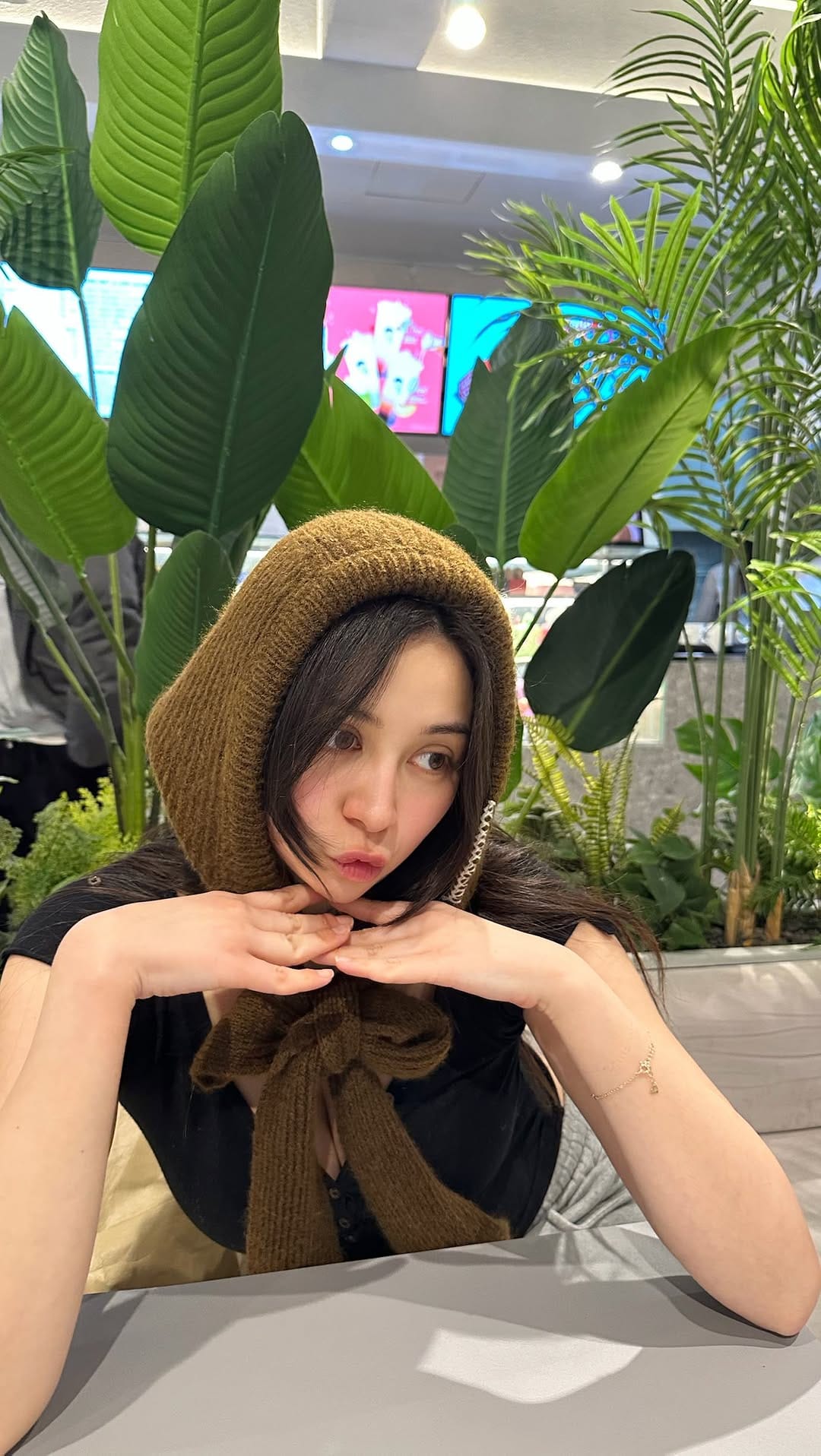 Post 7 by 윤수연 , Soo Yeon Yun on Instagram (video)