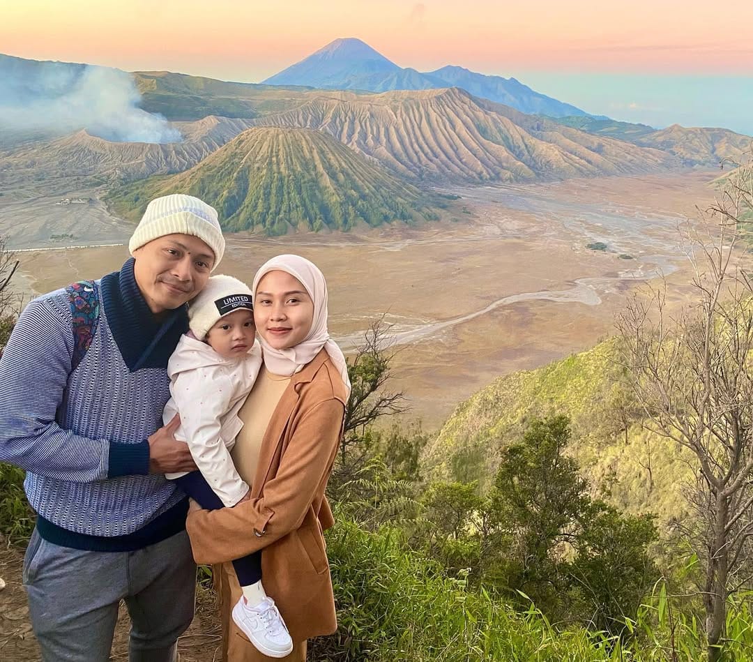 Post 9 by Rizky Effendi on Instagram (carousel)