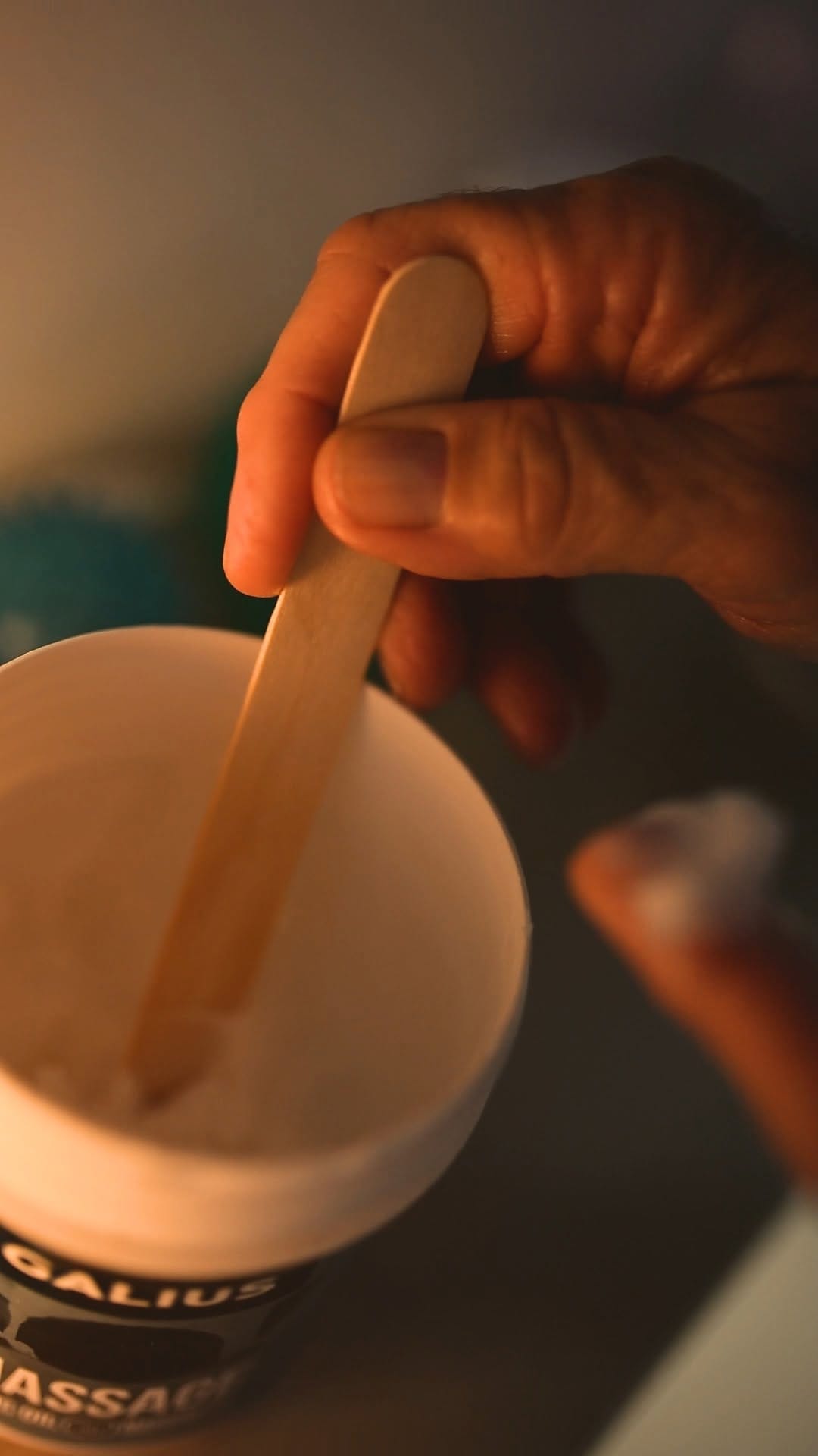 Post 4 by Galius - Aceite sólido para masaje on Instagram (video)