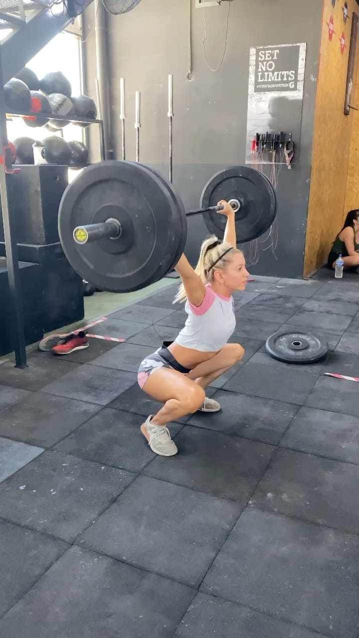 Post 10 by Alina Cofone on Instagram (video)