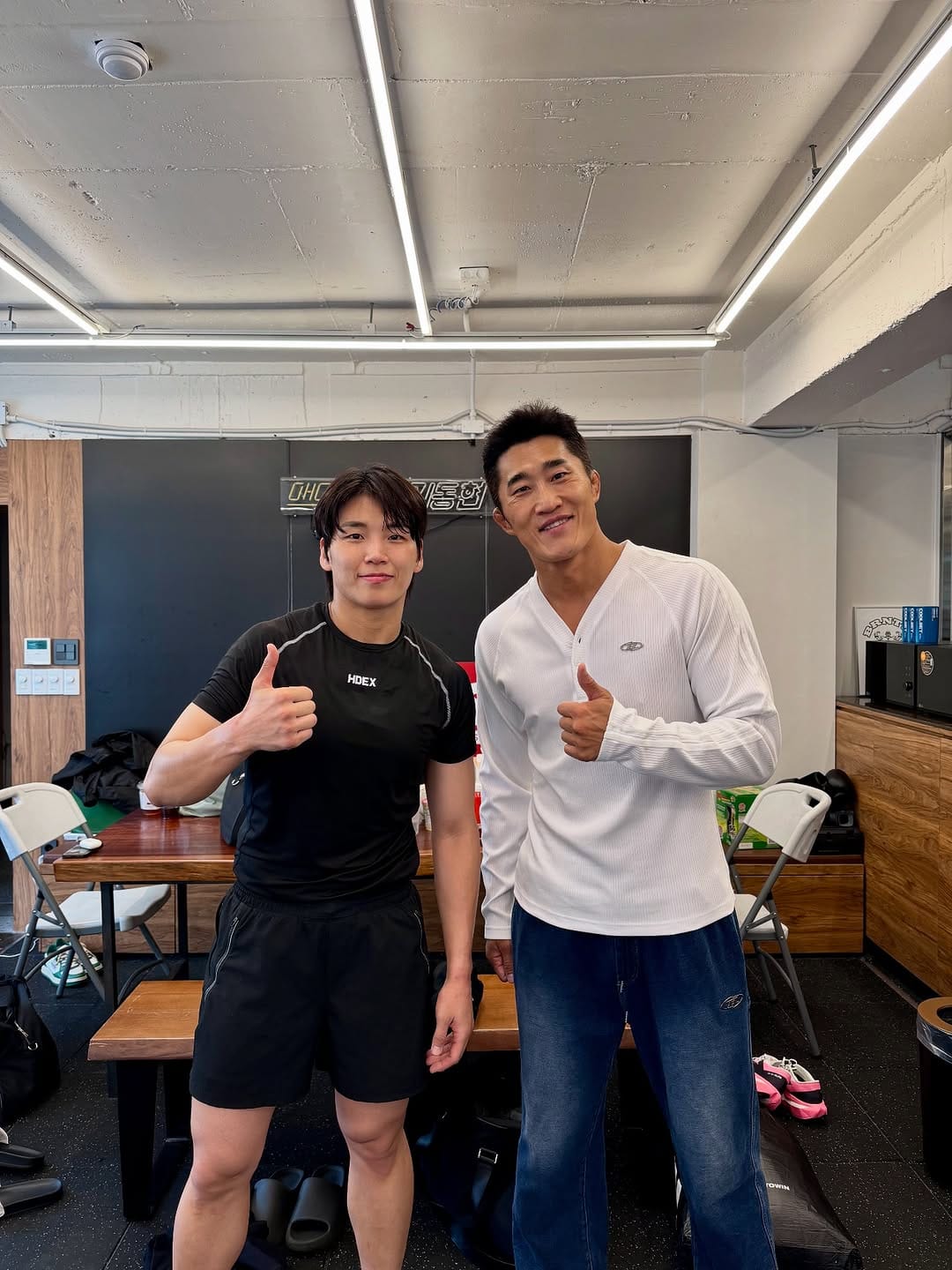 Post 4 by 윤현지 on Instagram (carousel)