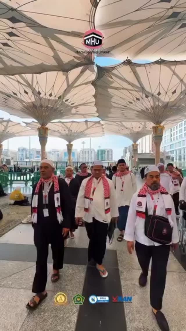 Post 10 by Islam cahayaku on Instagram (video)
