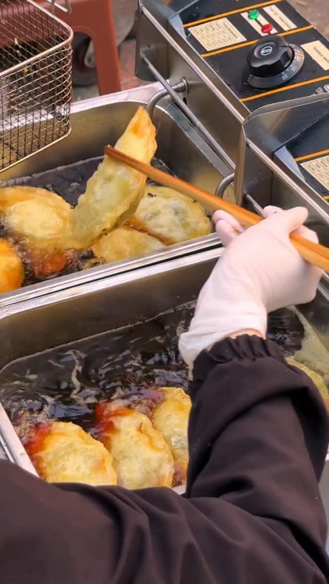 Post 8 by Myn on Instagram (video)