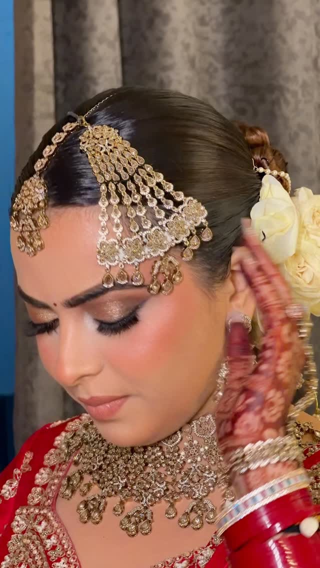 Post 2 by Anushka Miglani | Certified Makeup Artist on Instagram (video)