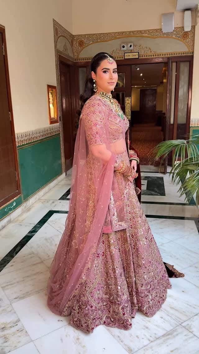 Post 4 by Anushka Miglani | Certified Makeup Artist on Instagram (video)