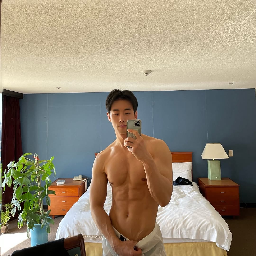 Post 9 by 박찬웅 on Instagram (carousel)