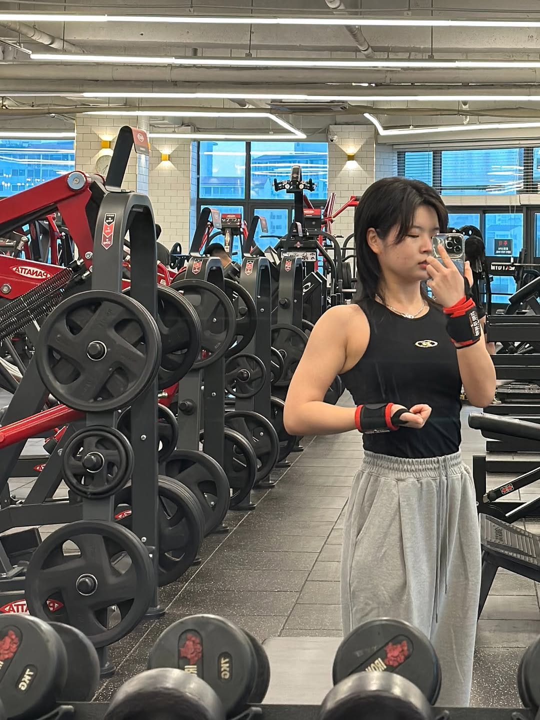 Post 6 by 송지원🇰🇷 on Instagram (carousel)