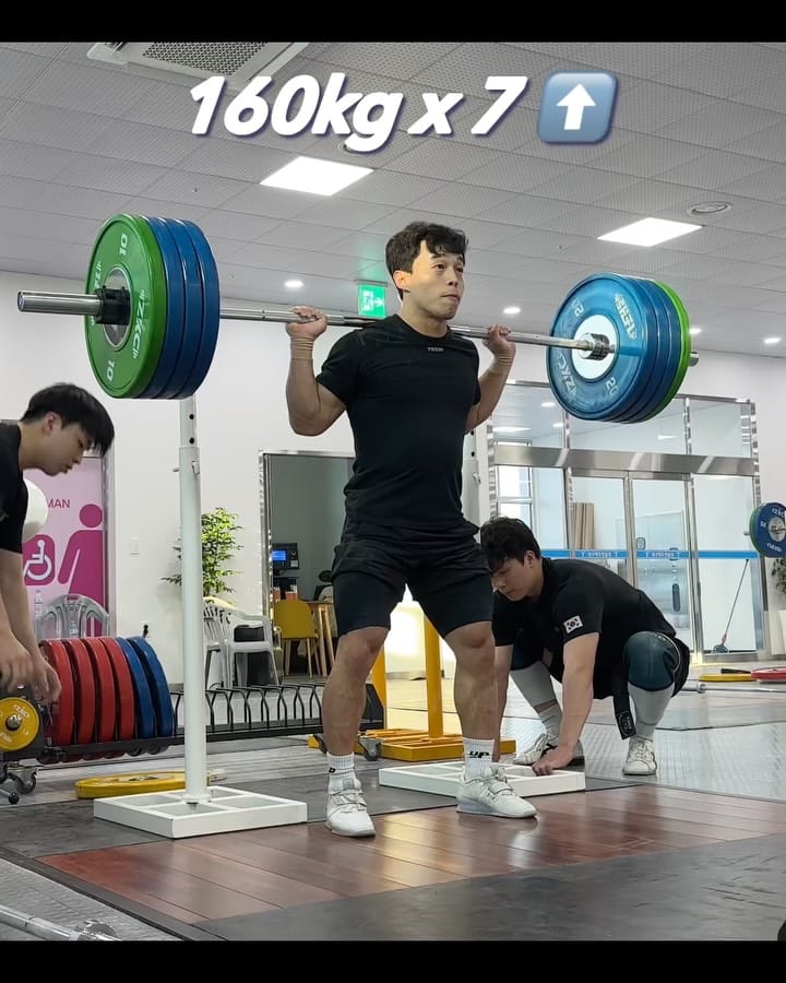 Post 1 by 이상연 Lee sang yeon on Instagram (carousel)