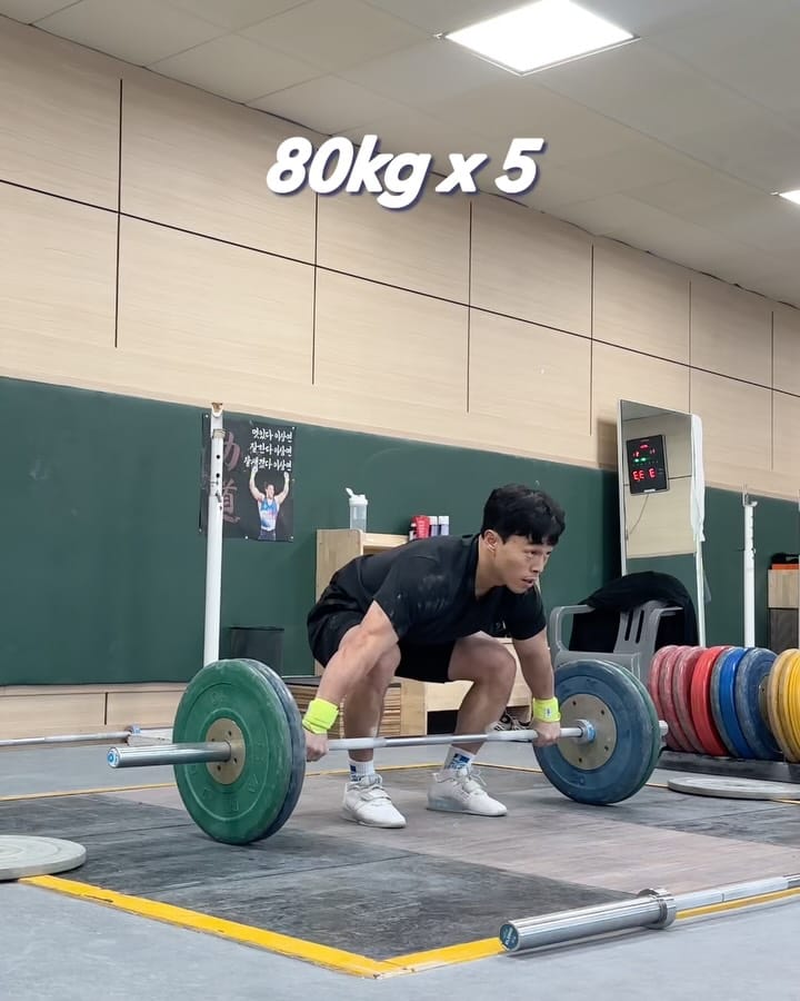Post 5 by 이상연 Lee sang yeon on Instagram (carousel)