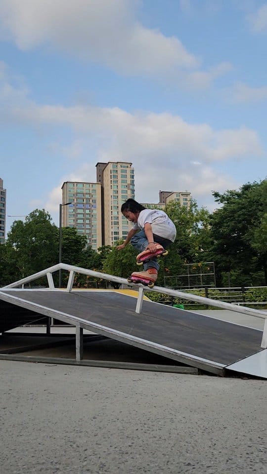 Post 10 by Junseong (Sean) 🇰🇷 skater on Instagram (video)