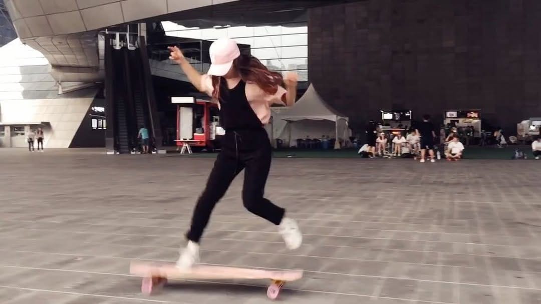 Post 10 by 보드타는 익룡 on Instagram (video)
