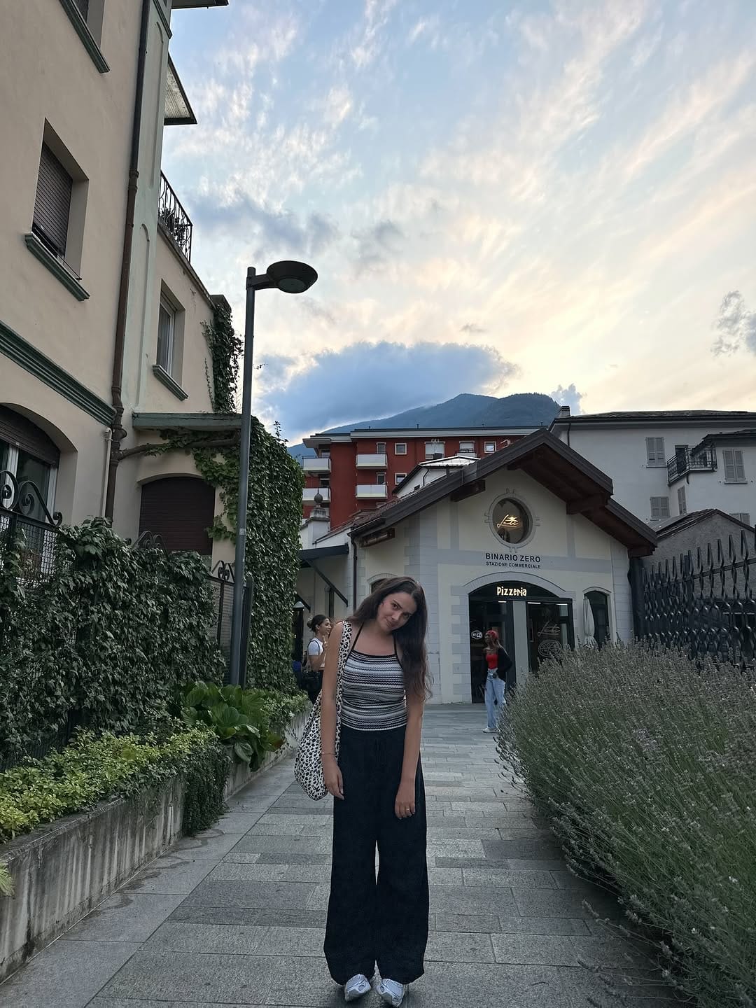 Post 4 by Gizem Zeval on Instagram (carousel)