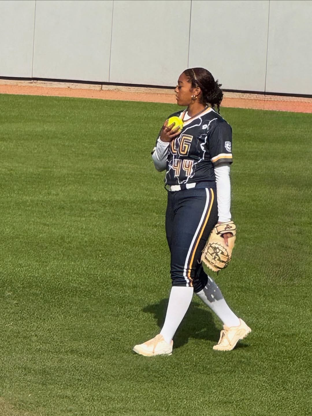 Post 2 by Jayla Santana🇺🇸🇩🇴1B/UT-Power Hitter🥎 on Instagram (carousel)