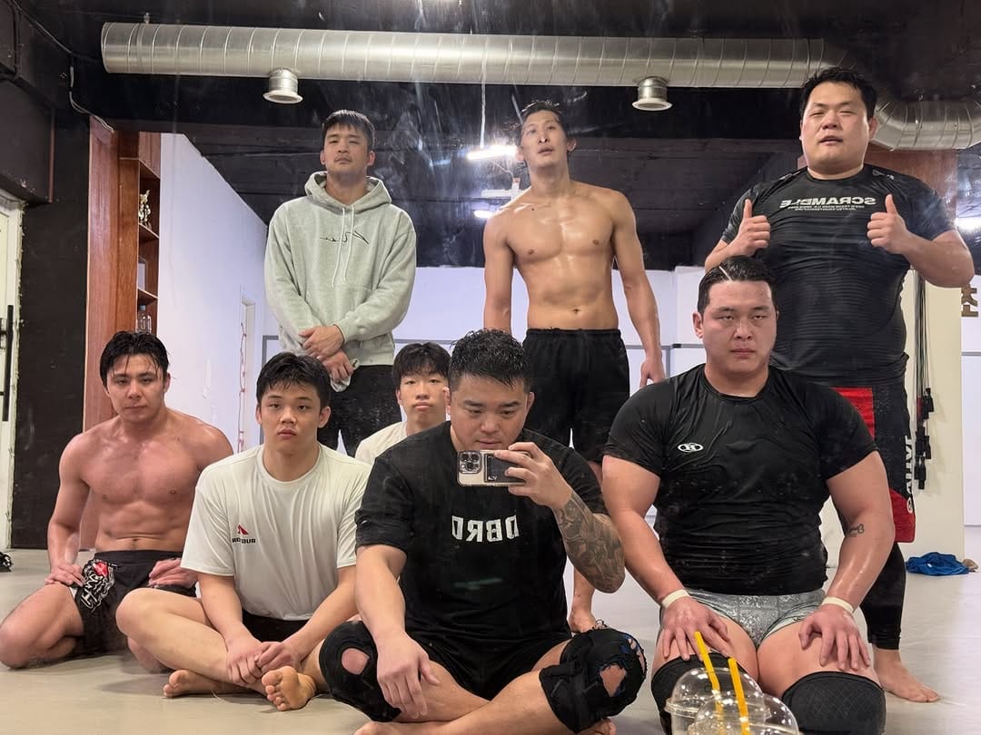 Post 1 by 화이트베어 최원준 on Instagram (carousel)