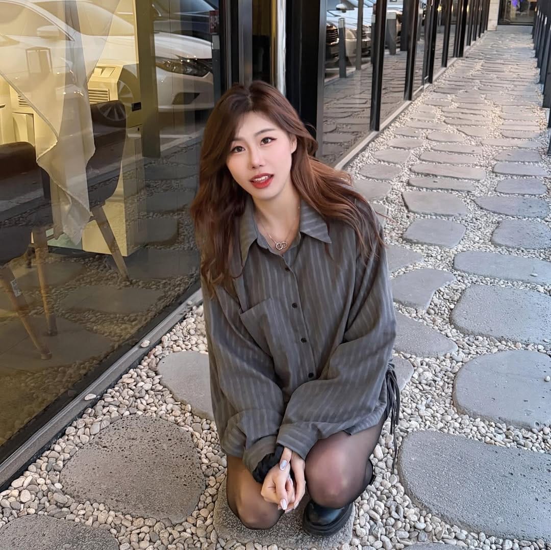 Post 1 by 김민지/minji kim on Instagram (carousel)