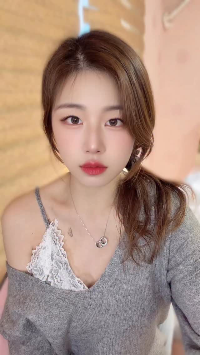Post 3 by 김민지/minji kim on Instagram (video)
