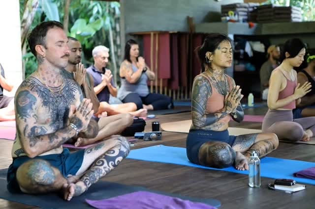 Post 2 by 𝕌𝕓𝕦𝕟𝕥𝕦 𝔹𝕒𝕝𝕚 - Yoga community on Instagram (video)