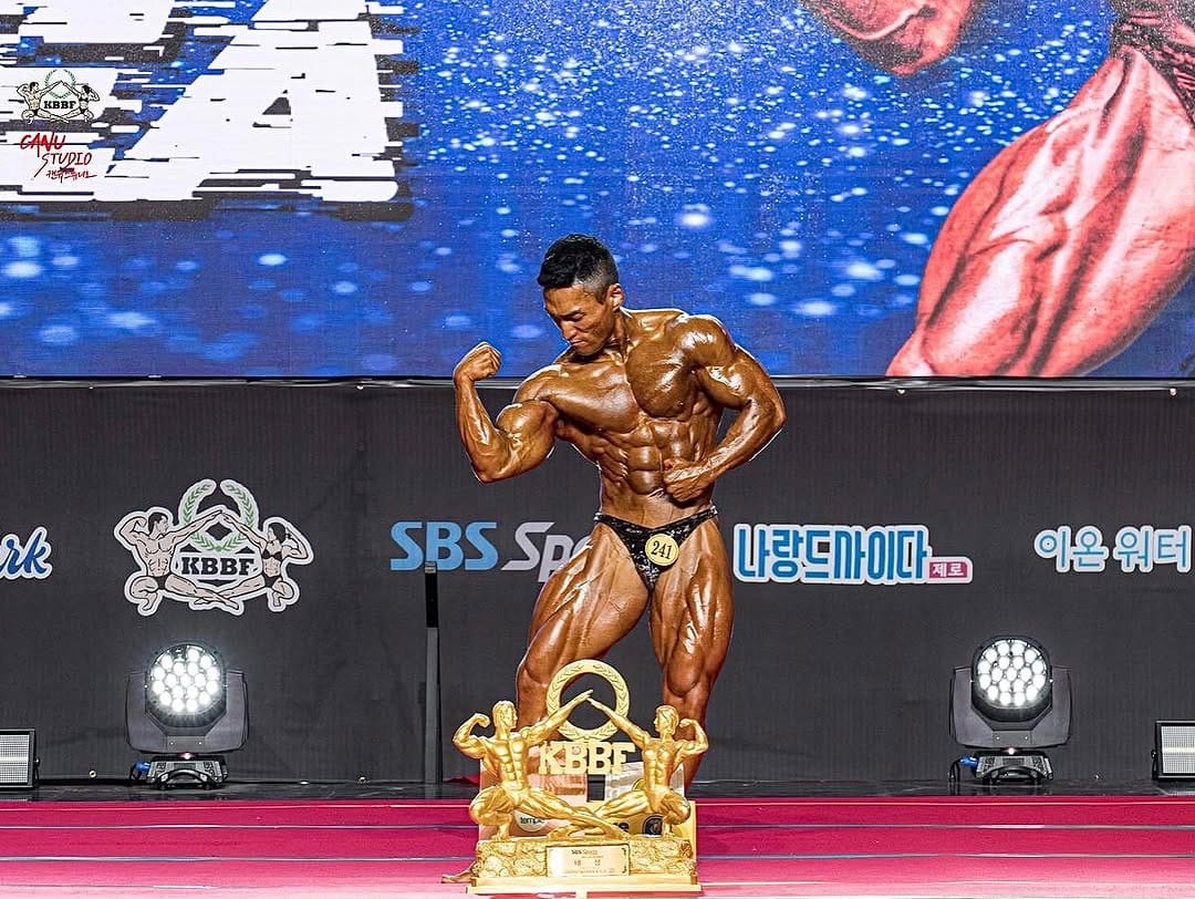 Post 8 by 2022 MR. KOREA 이신재🇰🇷 보디빌딩 국가대표 on Instagram (image)