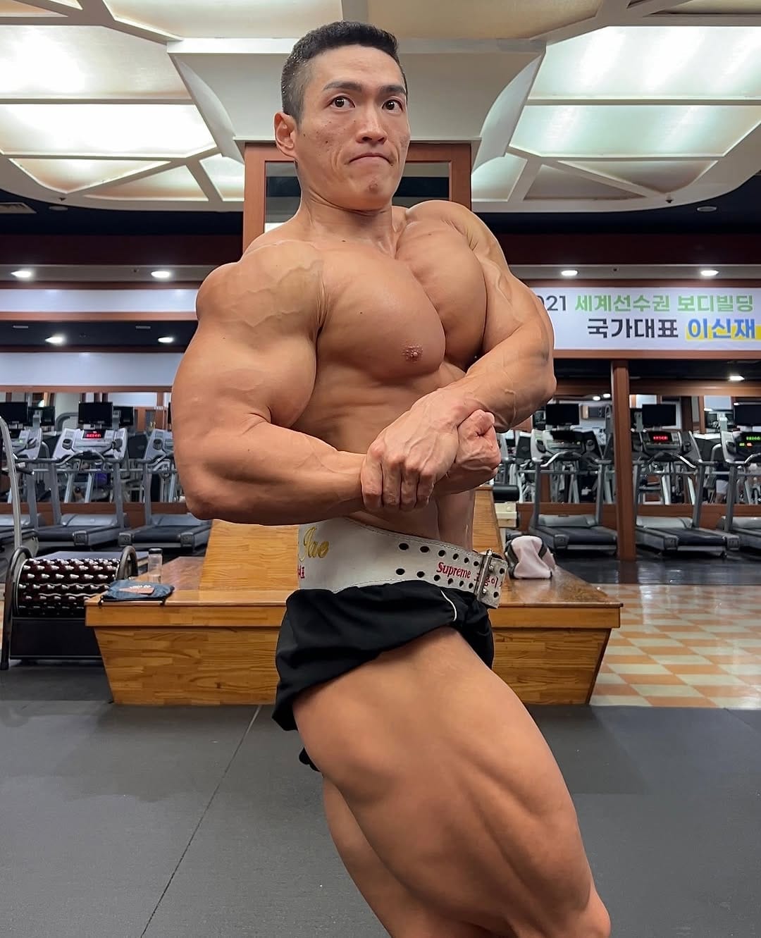 Post 7 by 2022 MR. KOREA 이신재🇰🇷 보디빌딩 국가대표 on Instagram (image)