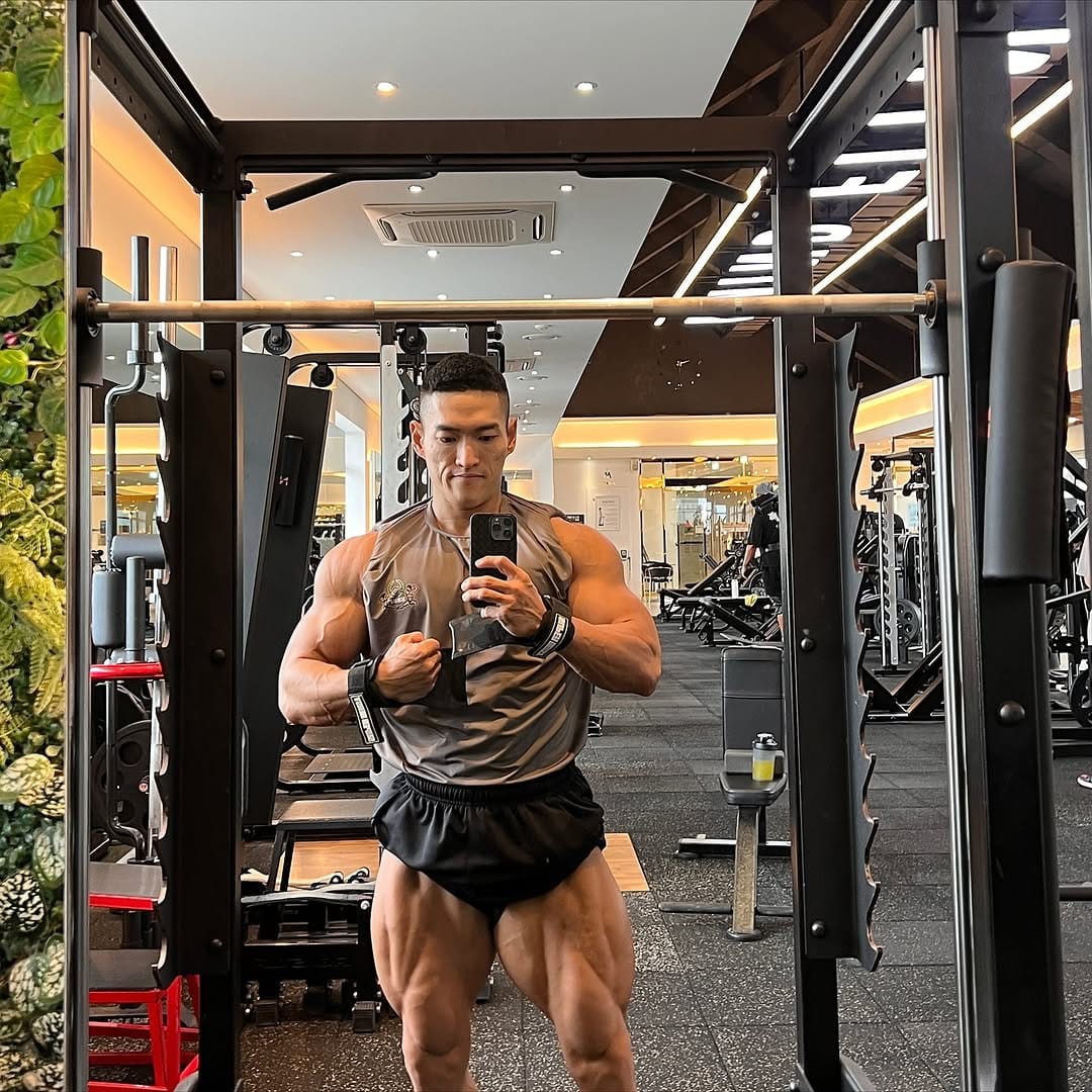 Post 6 by 2022 MR. KOREA 이신재🇰🇷 보디빌딩 국가대표 on Instagram (carousel)