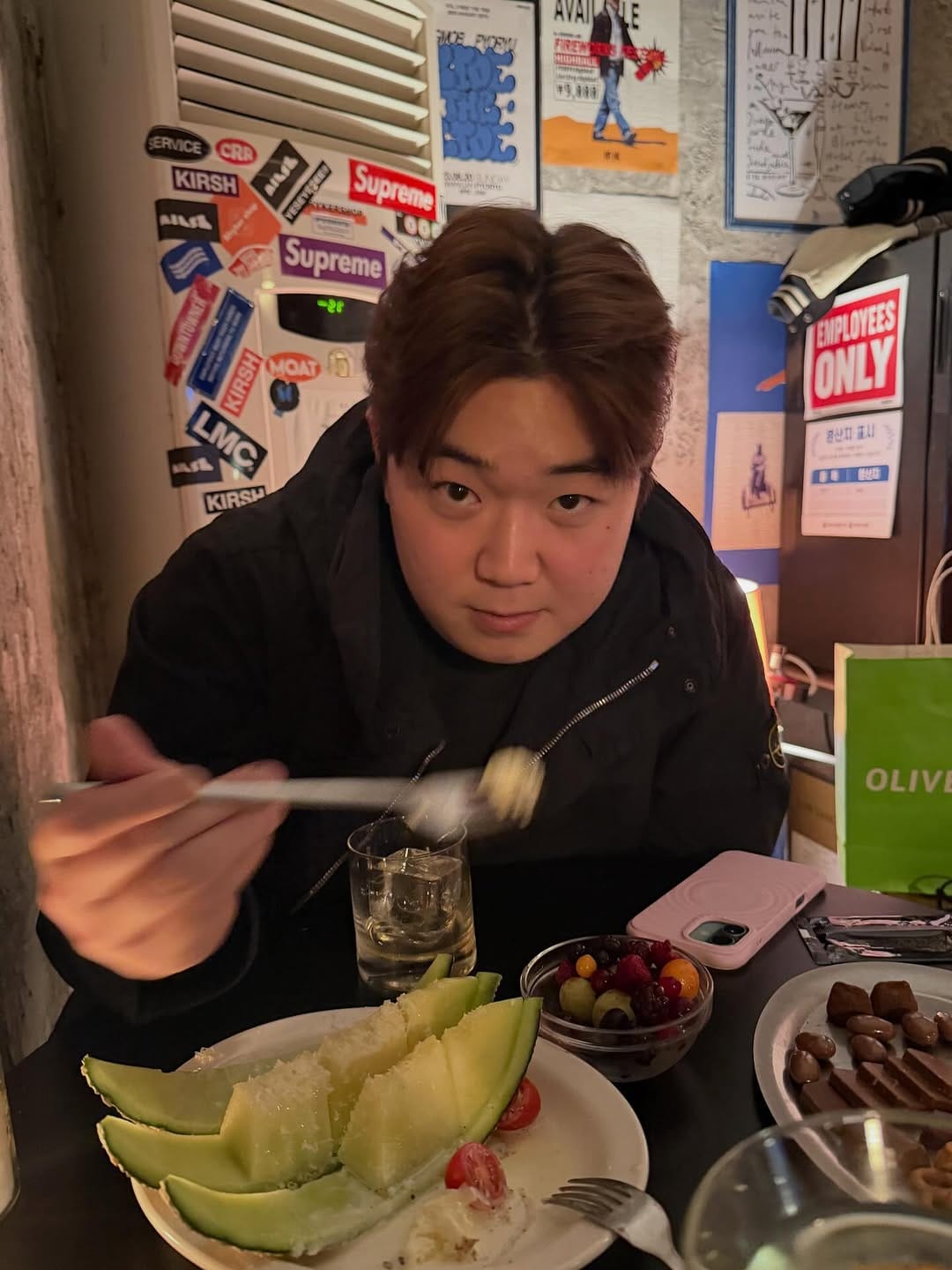 Post 2 by 이로운 on Instagram (carousel)