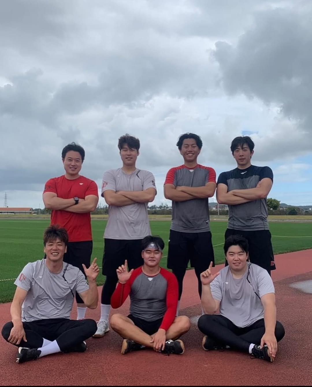 Post 10 by 이로운 on Instagram (carousel)