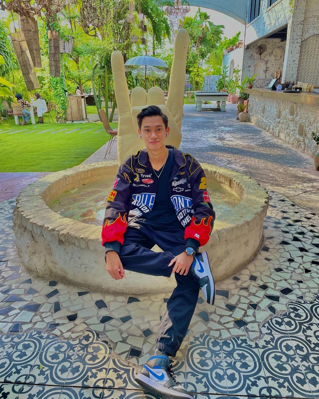 Post 3 by Aldi Fakhrezi on Instagram (carousel)