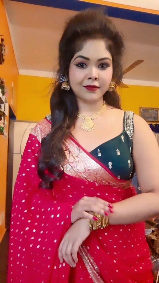 Post 1 by Monisha Mondal(riya) on Instagram (video)