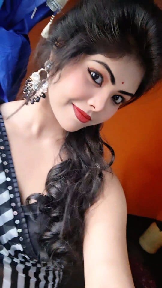 Post 6 by Monisha Mondal(riya) on Instagram (video)