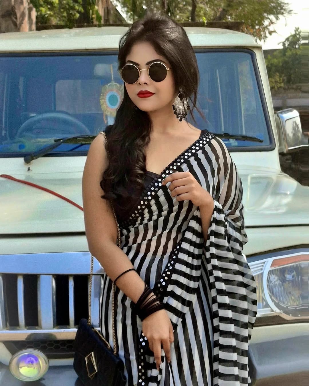 Post 10 by Monisha Mondal(riya) on Instagram (image)